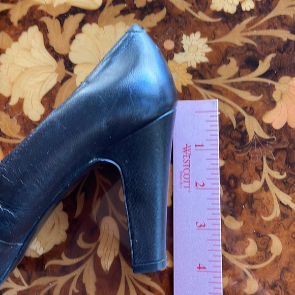 NINE WEST sz6.5 patent & leather cap toe work pumps heels - Picture 3 of 4